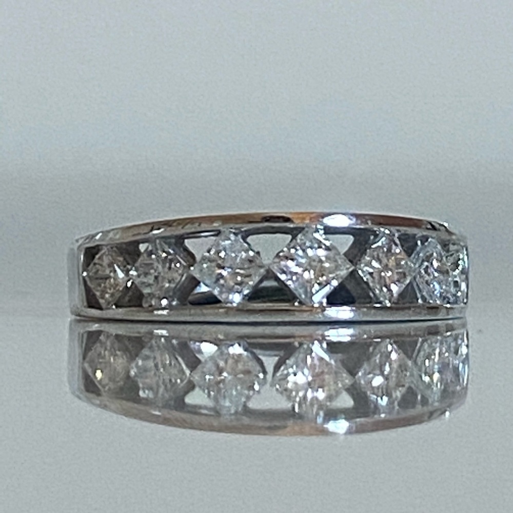 TRIPLE ROW PRINCESS CUT RING WHITE GOLD R050 - Picture 4 of 16